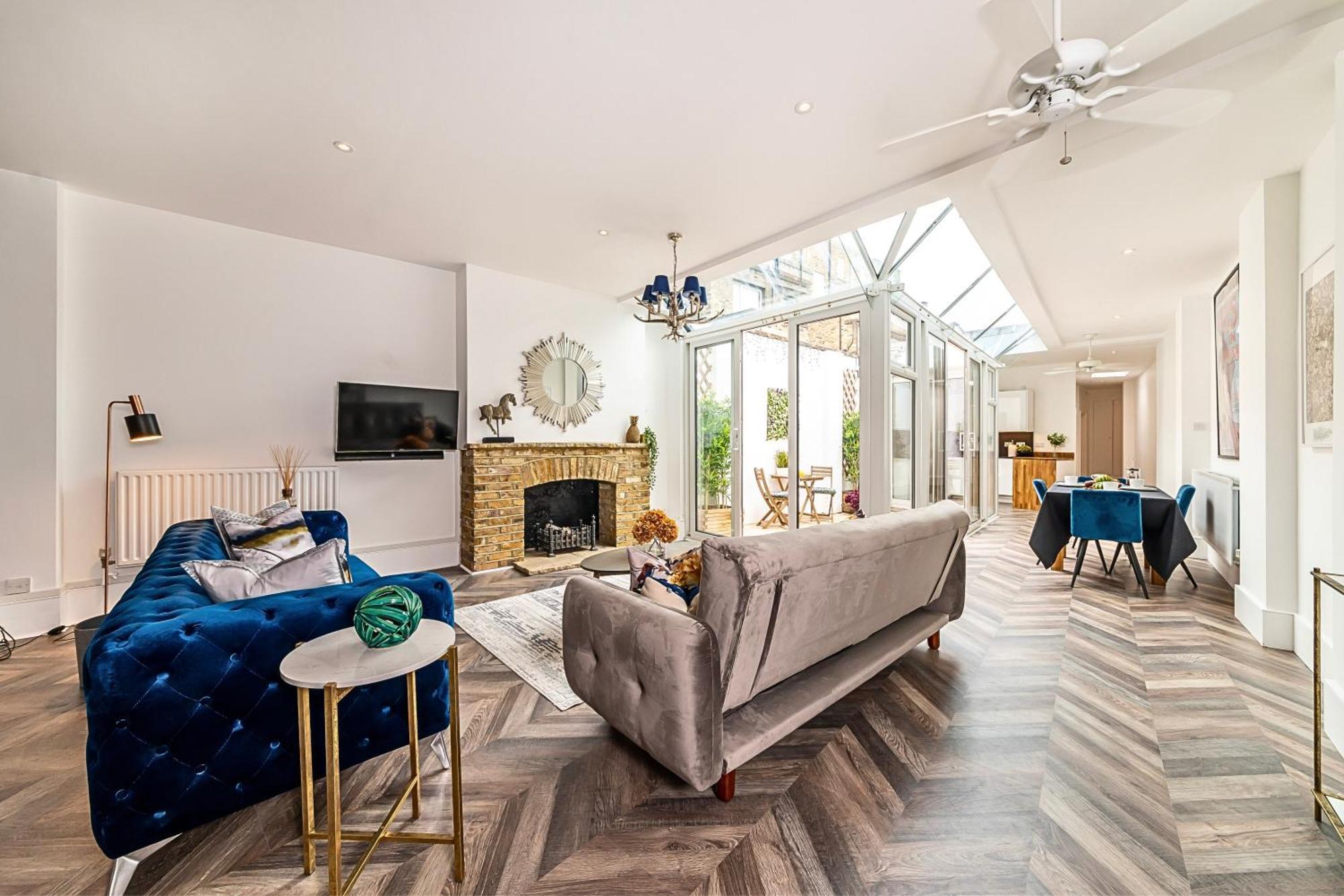 The Secret Kensington Garden Mews-2 Bedroom Full House-2 Train Lines- Spacious-Kings Road- Harrods -Chelsea Stadium-Private Small Patio London Bagian luar foto