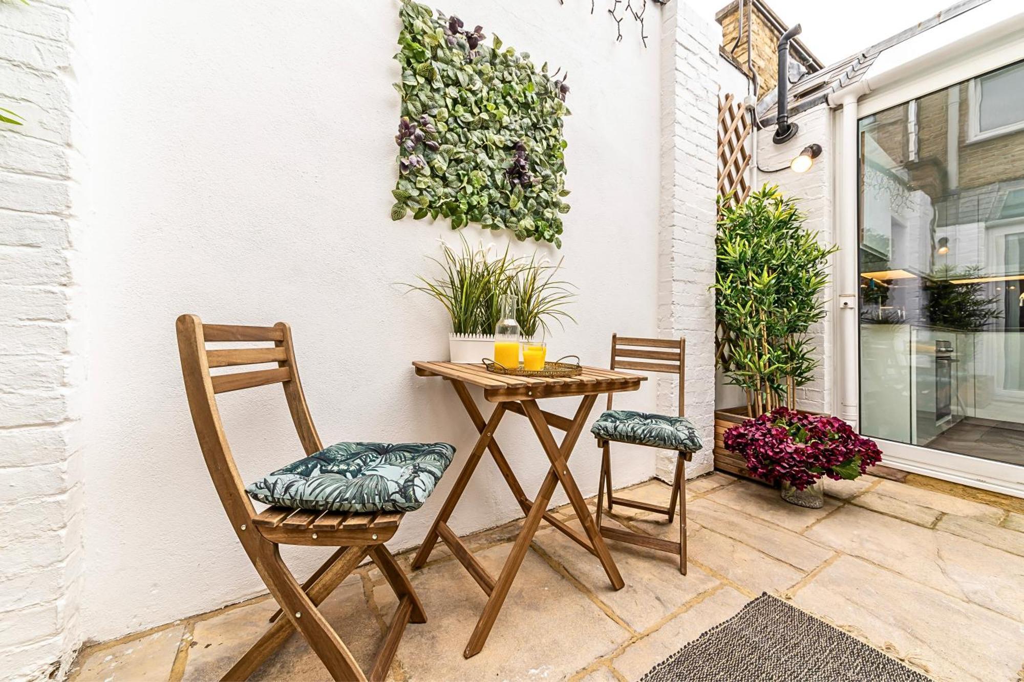 The Secret Kensington Garden Mews-2 Bedroom Full House-2 Train Lines- Spacious-Kings Road- Harrods -Chelsea Stadium-Private Small Patio London Bagian luar foto