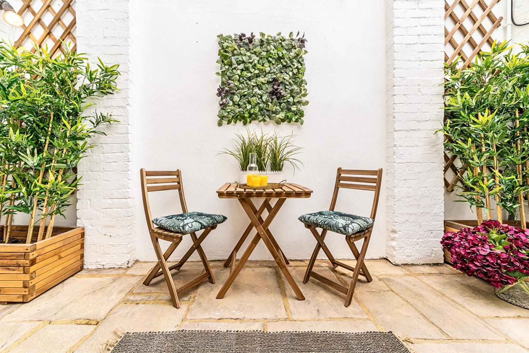 The Secret Kensington Garden Mews-2 Bedroom Full House-2 Train Lines- Spacious-Kings Road- Harrods -Chelsea Stadium-Private Small Patio London Bagian luar foto