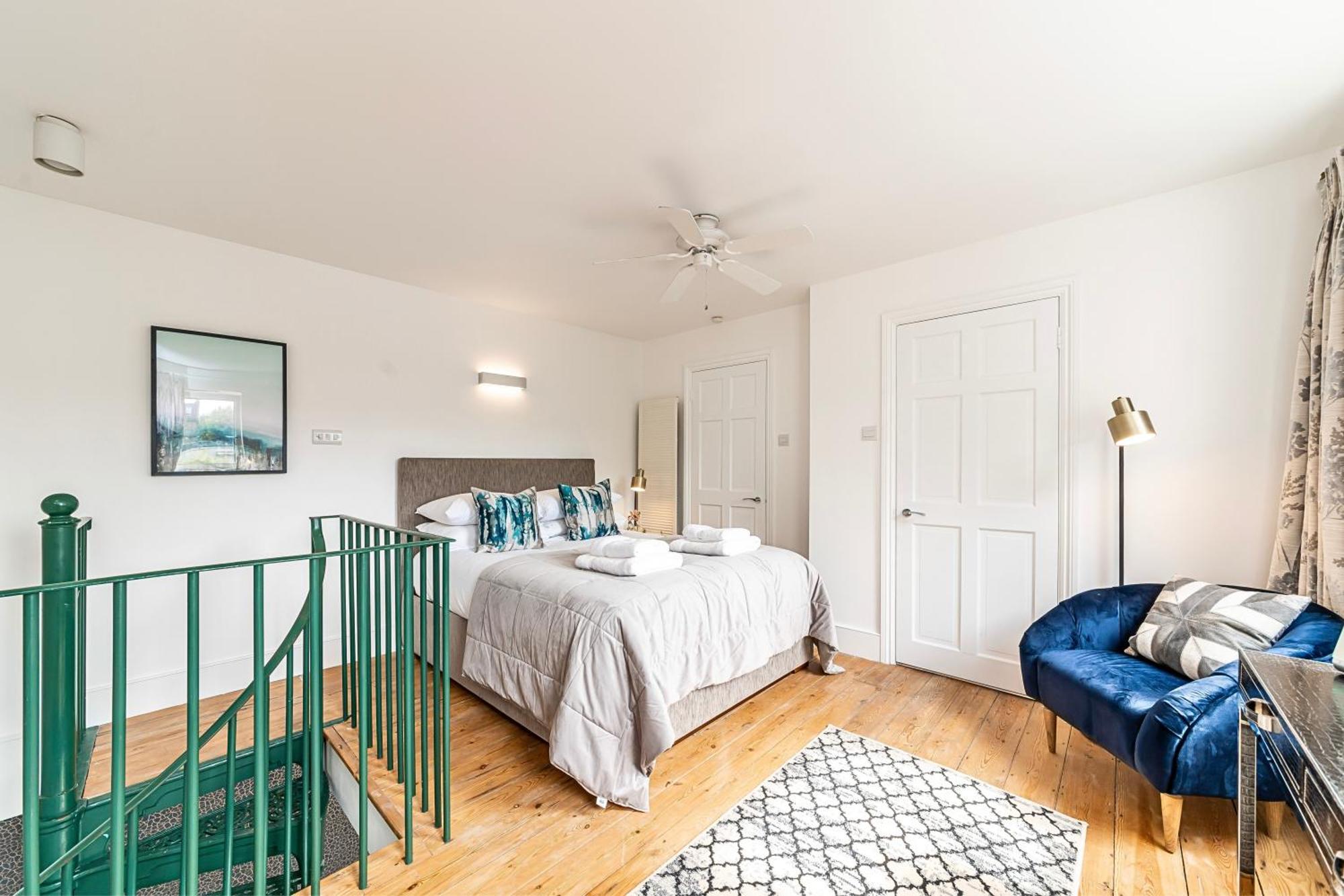 The Secret Kensington Garden Mews-2 Bedroom Full House-2 Train Lines- Spacious-Kings Road- Harrods -Chelsea Stadium-Private Small Patio London Bagian luar foto