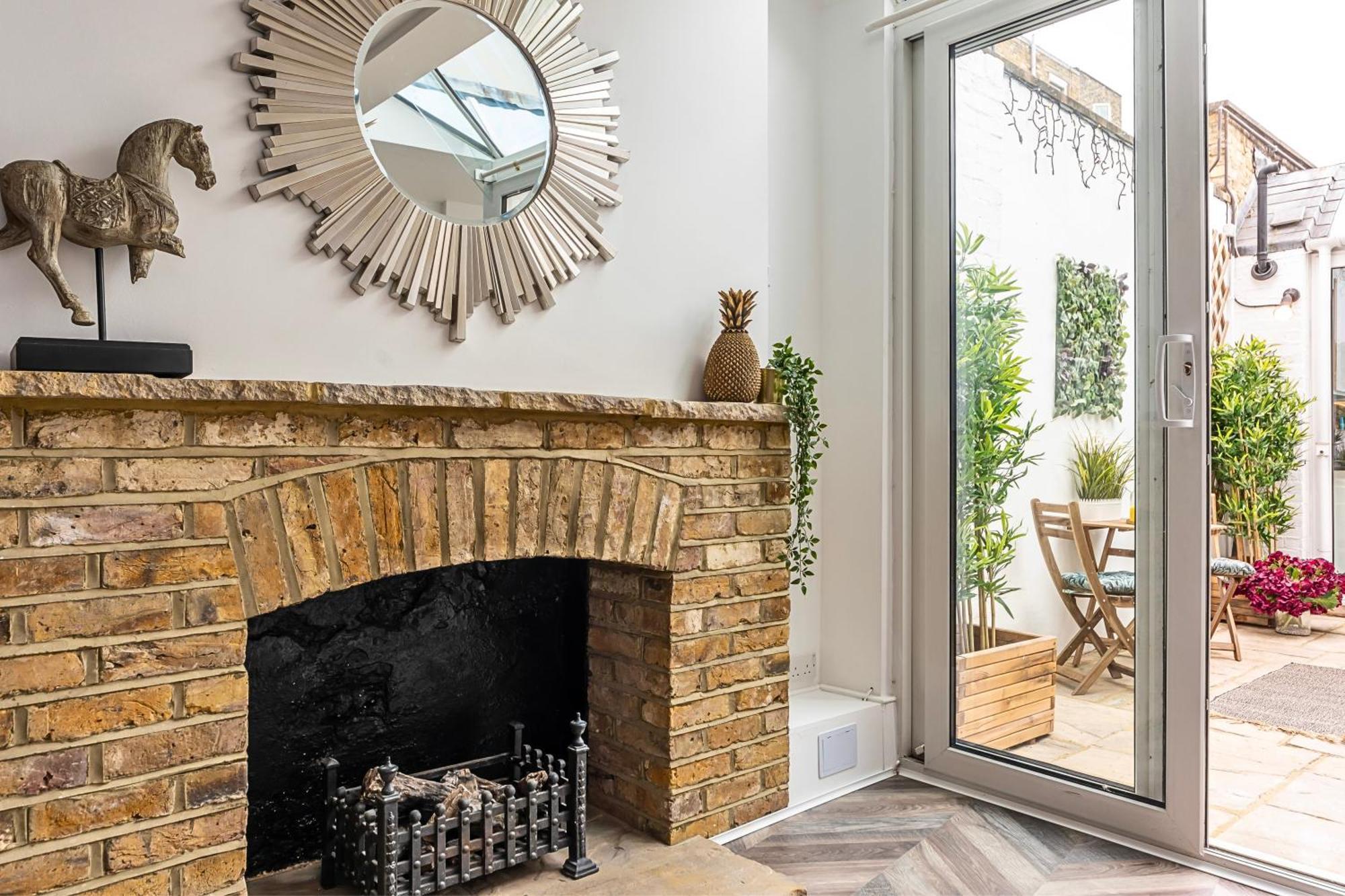 The Secret Kensington Garden Mews-2 Bedroom Full House-2 Train Lines- Spacious-Kings Road- Harrods -Chelsea Stadium-Private Small Patio London Bagian luar foto