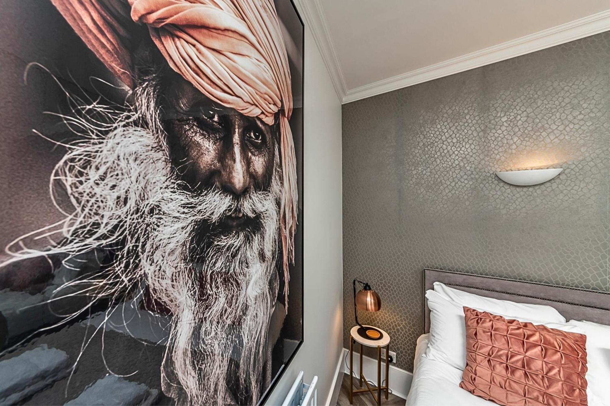 The Secret Kensington Garden Mews-2 Bedroom Full House-2 Train Lines- Spacious-Kings Road- Harrods -Chelsea Stadium-Private Small Patio London Bagian luar foto