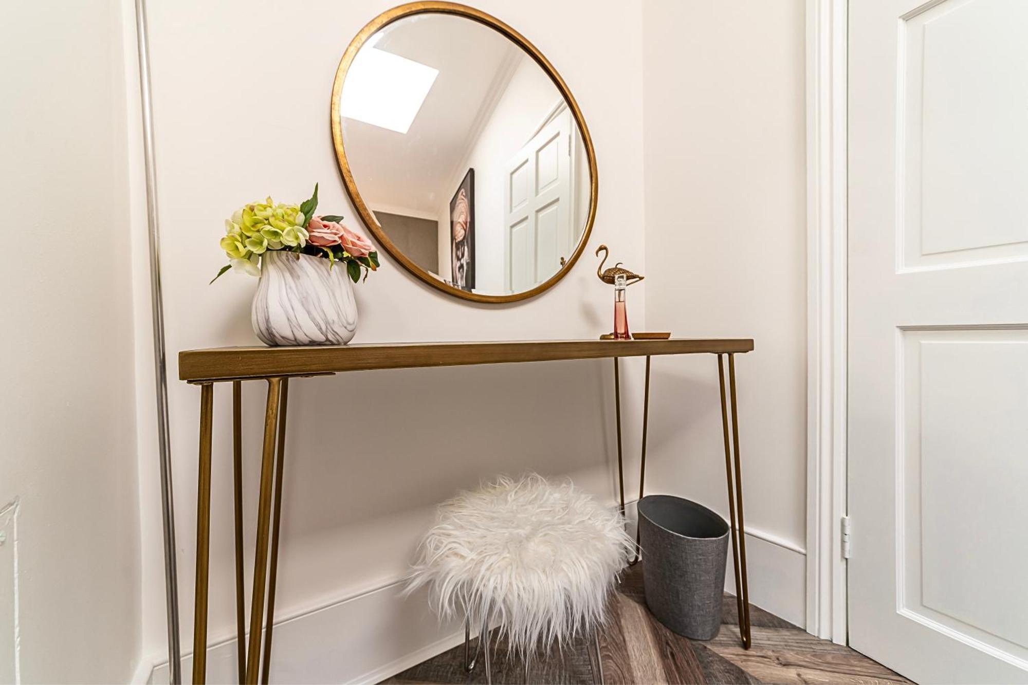 The Secret Kensington Garden Mews-2 Bedroom Full House-2 Train Lines- Spacious-Kings Road- Harrods -Chelsea Stadium-Private Small Patio London Bagian luar foto