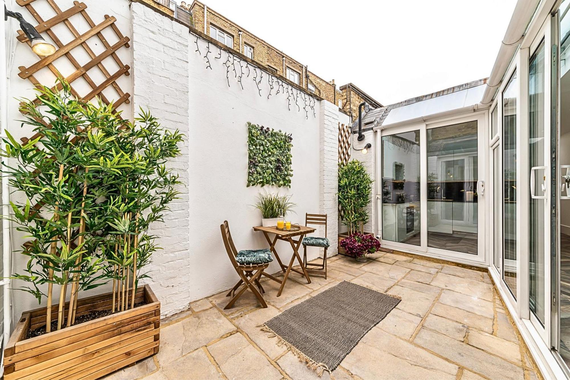 The Secret Kensington Garden Mews-2 Bedroom Full House-2 Train Lines- Spacious-Kings Road- Harrods -Chelsea Stadium-Private Small Patio London Bagian luar foto