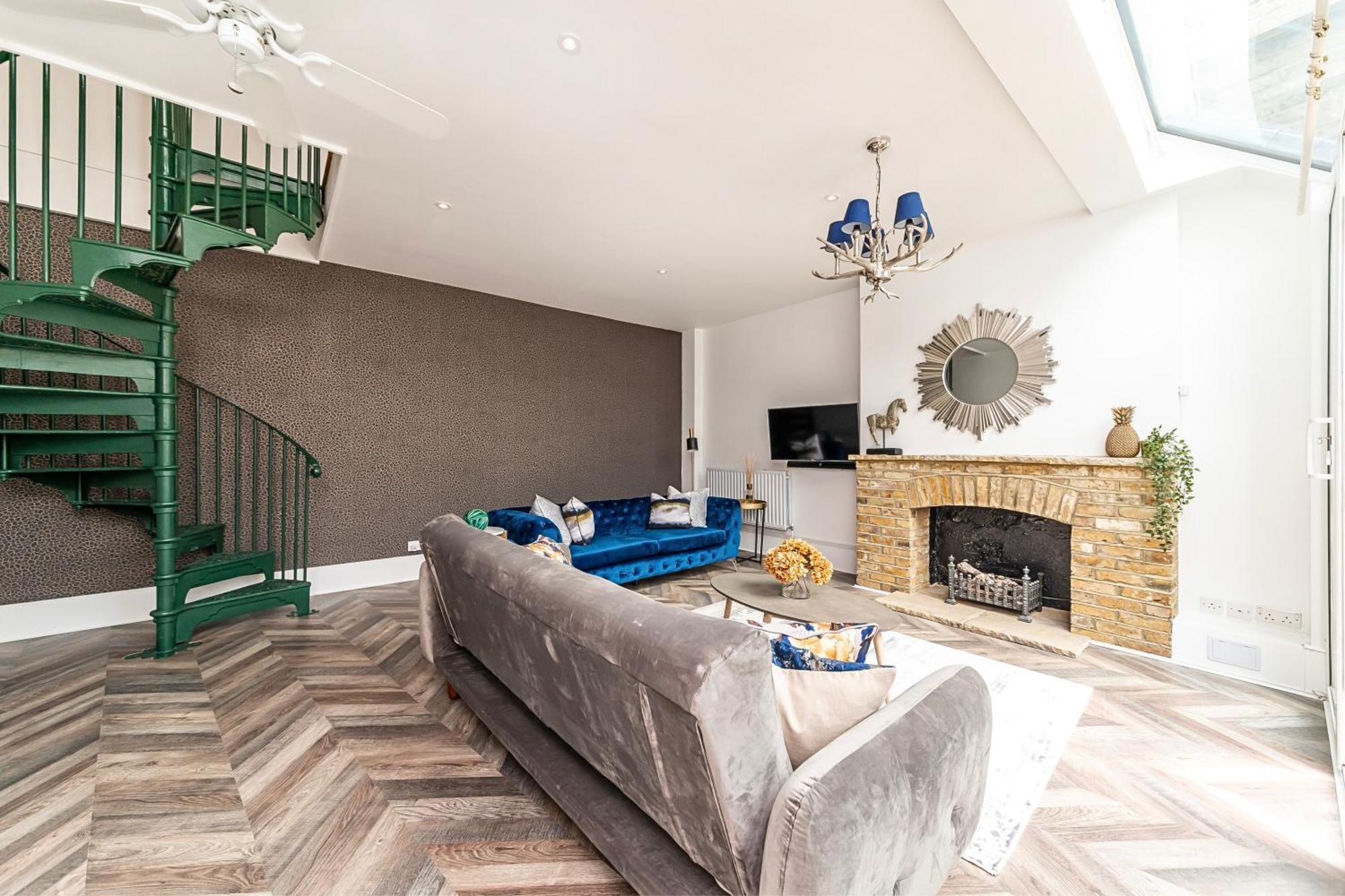 The Secret Kensington Garden Mews-2 Bedroom Full House-2 Train Lines- Spacious-Kings Road- Harrods -Chelsea Stadium-Private Small Patio London Bagian luar foto