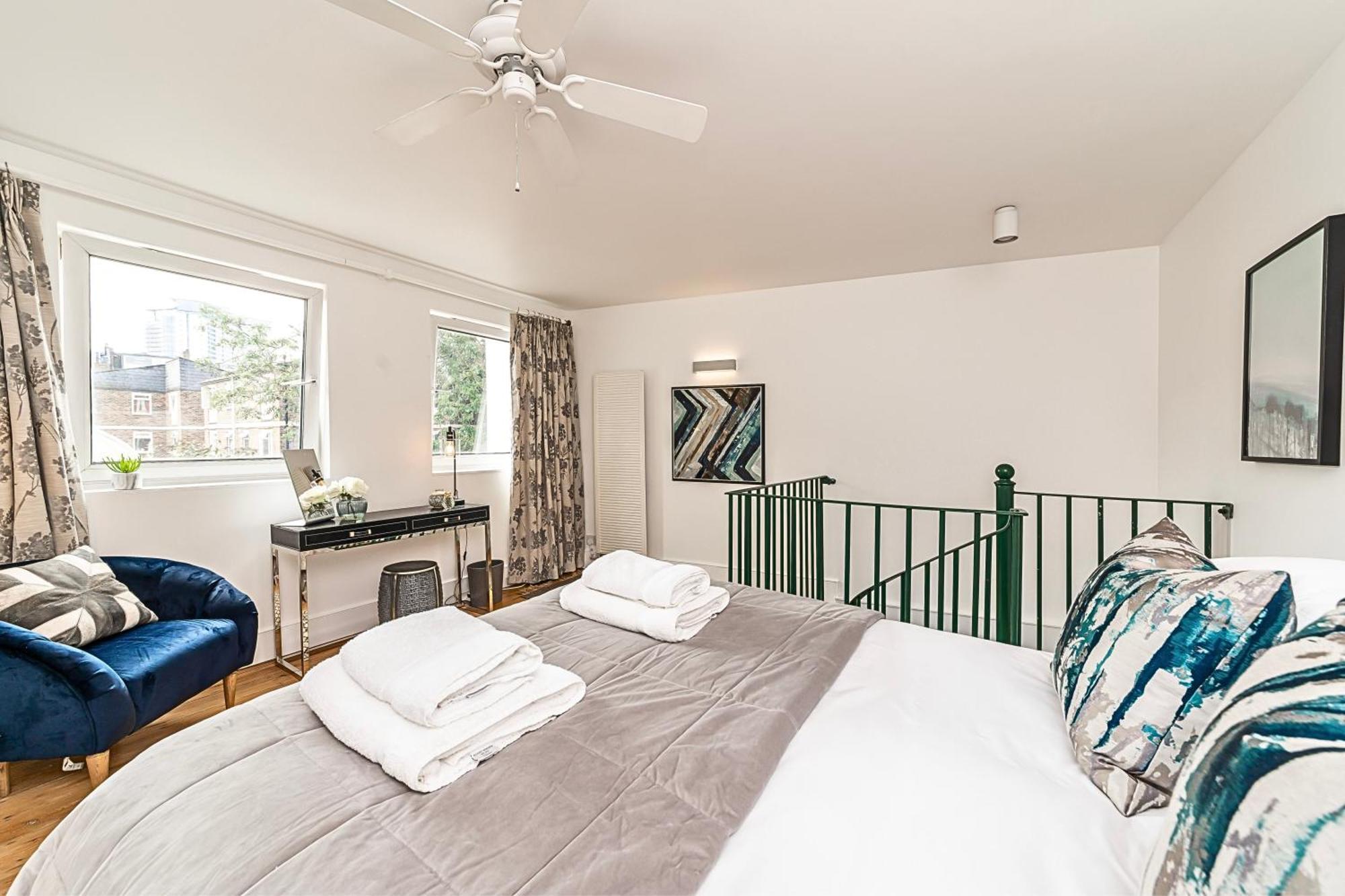 The Secret Kensington Garden Mews-2 Bedroom Full House-2 Train Lines- Spacious-Kings Road- Harrods -Chelsea Stadium-Private Small Patio London Bagian luar foto