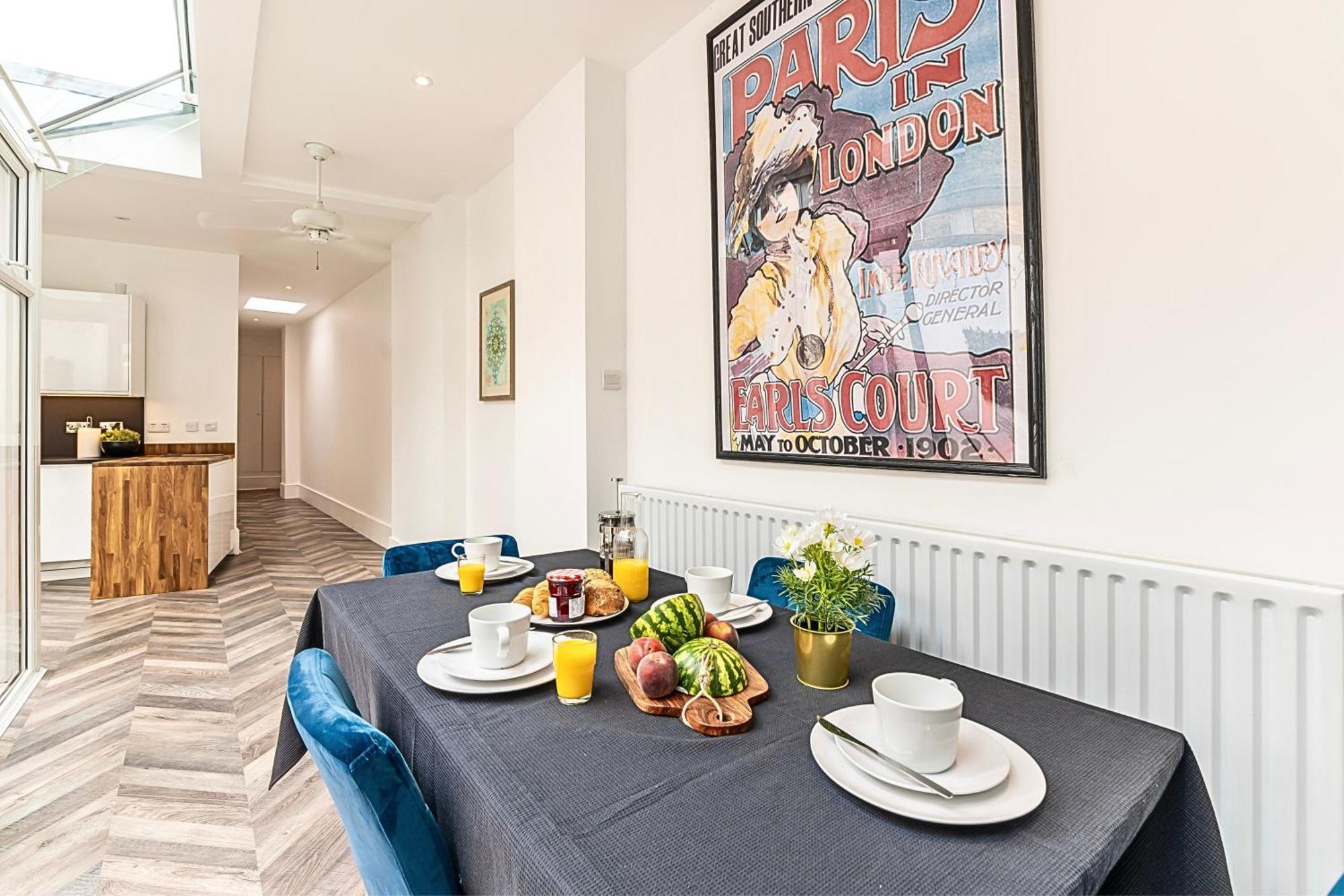 The Secret Kensington Garden Mews-2 Bedroom Full House-2 Train Lines- Spacious-Kings Road- Harrods -Chelsea Stadium-Private Small Patio London Bagian luar foto